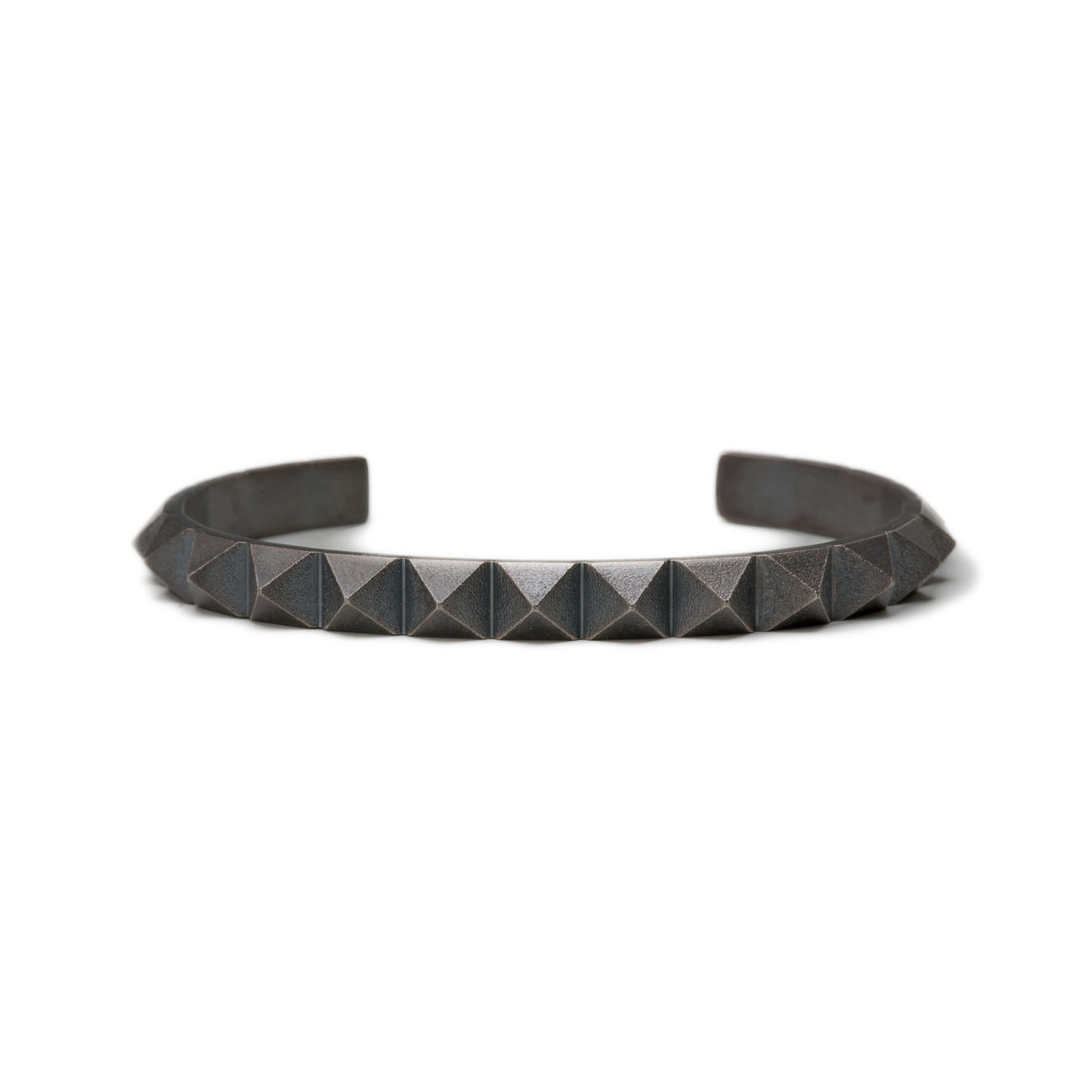 Single Pyramid Cuff