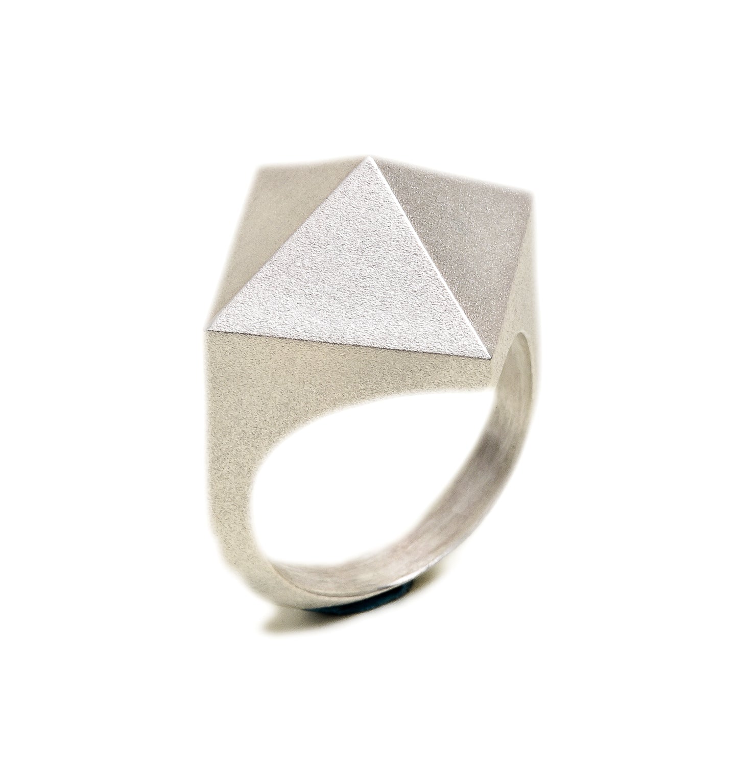 Single Pyramid Ring