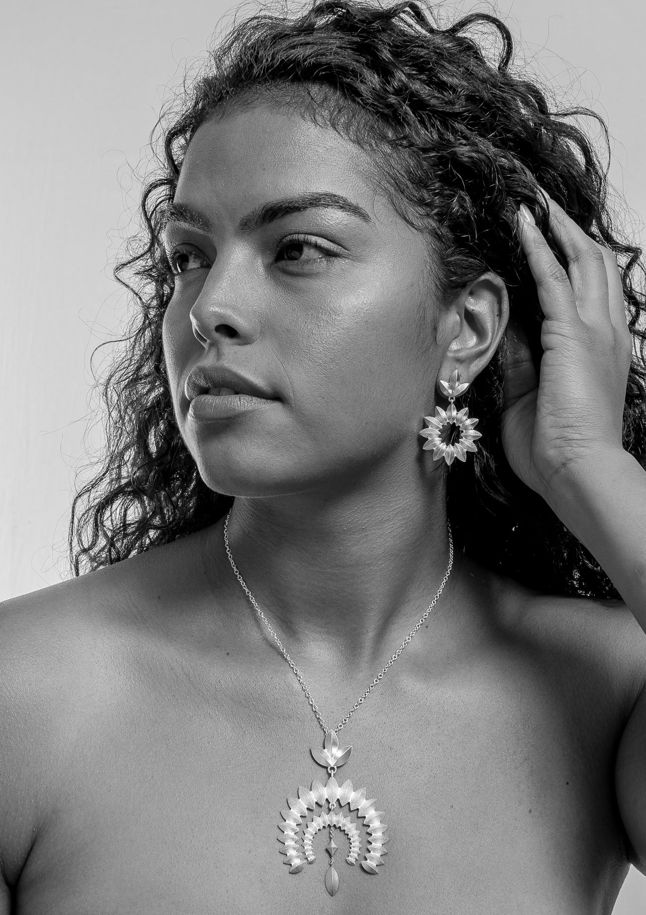 Sweet Pea Naja Pendant