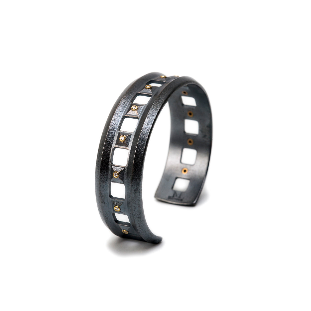 Pyramid Cuff Narrow with Diamonds