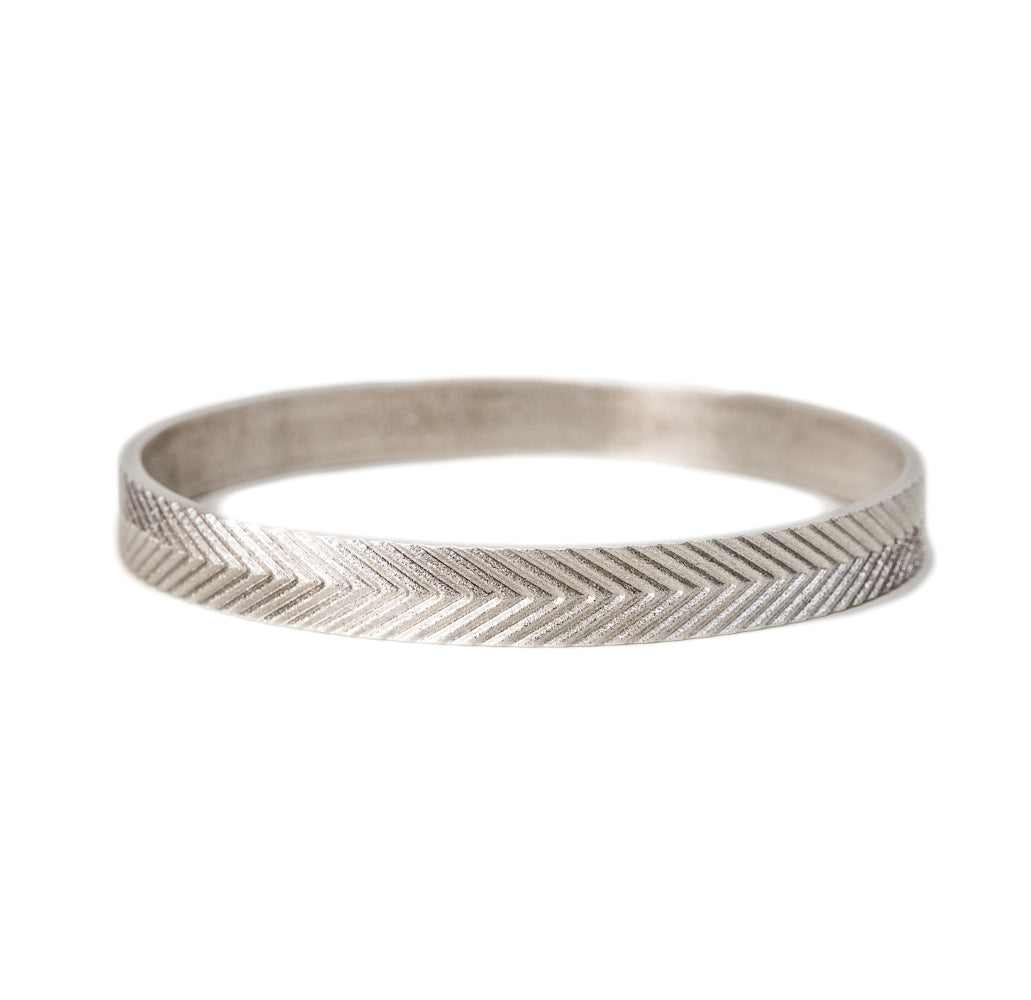 Neve Bangle ~ Herringbone
