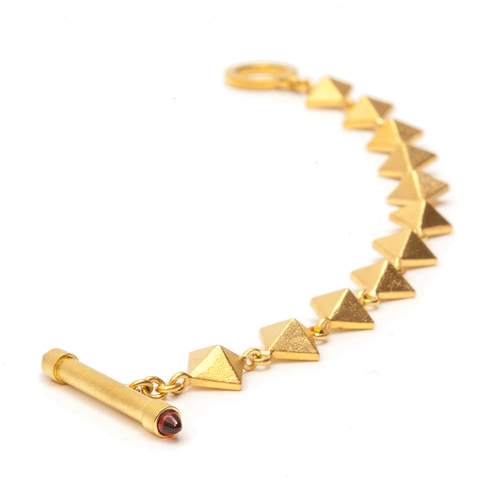 Maria Samora created this gorgeous 18K Gold Pyramid Bracelet for the Heard Museum 2018.